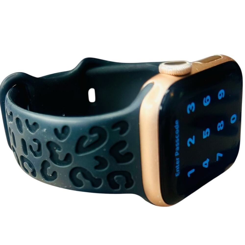 Matte Black Apple Watch Band 38 40 Silicone Strap Minimal NEW - Picture 2 of 12